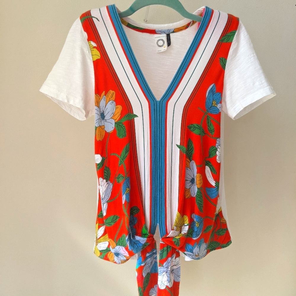 Anthropologie Akemi + Kin orange & blue floral tee, xs. v-neck, waist tie